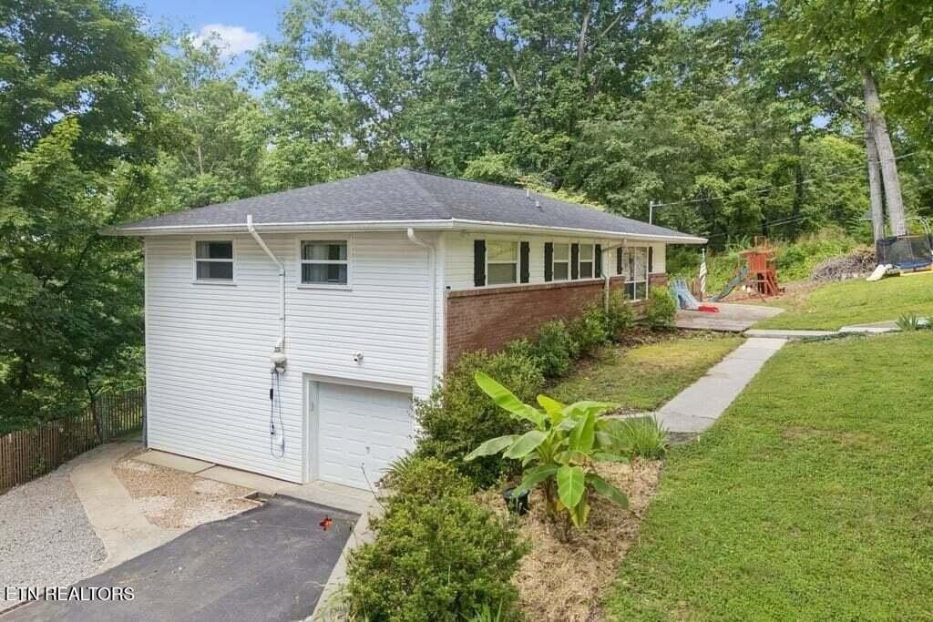 103 Morgan Rd - Photo 6 of 50