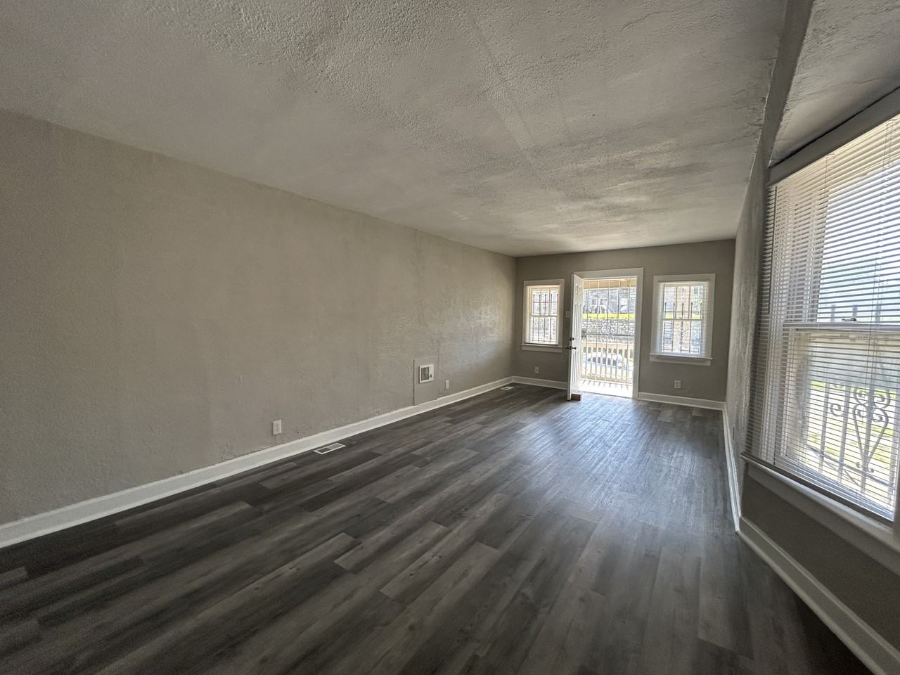 111 N Denver Ave #A - Photo 3 of 21