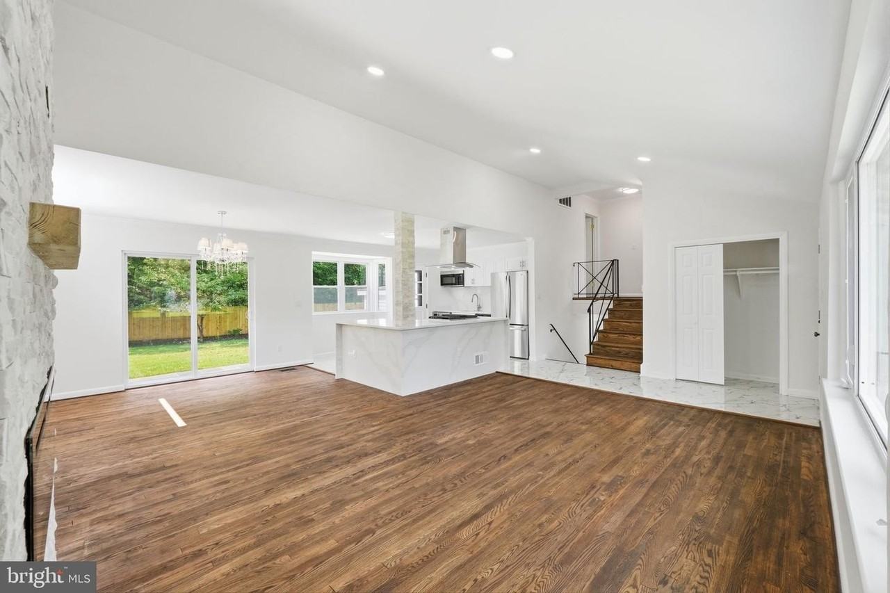 9831 Singleton Dr - Photo 6 of 35