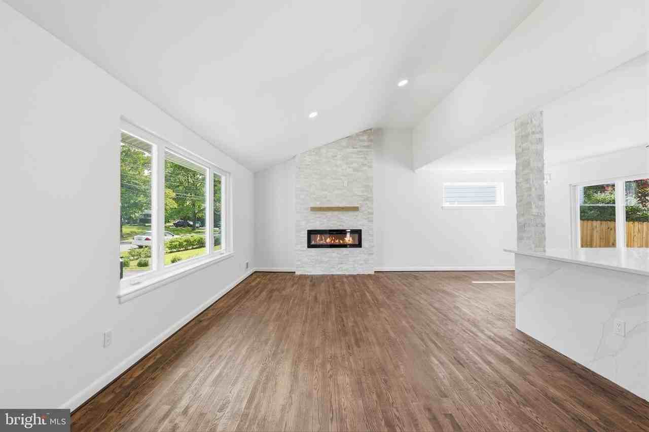 9831 Singleton Dr - Photo 7 of 35