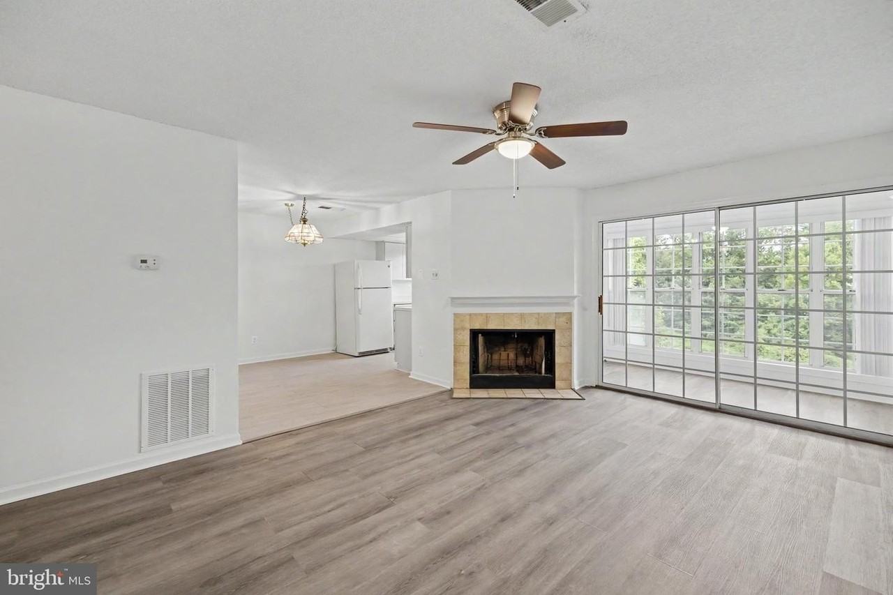 12102 Green Leaf Ct - Photo 4 of 24
