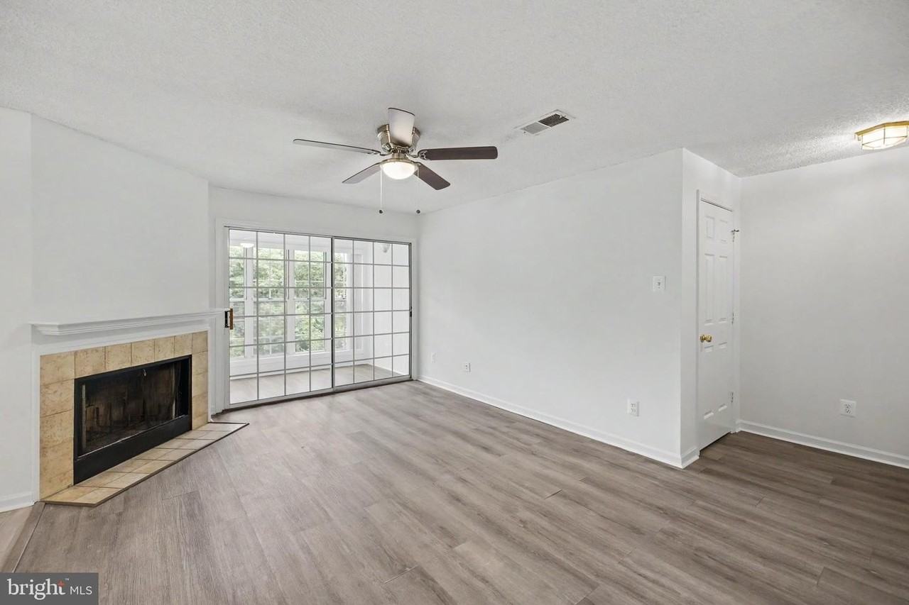 12102 Green Leaf Ct - Photo 5 of 24