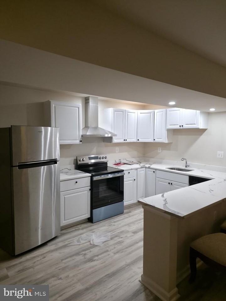 407 Apricot St - Photo 2 of 4