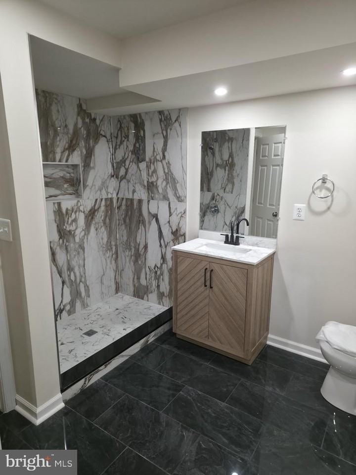 407 Apricot St - Photo 3 of 4