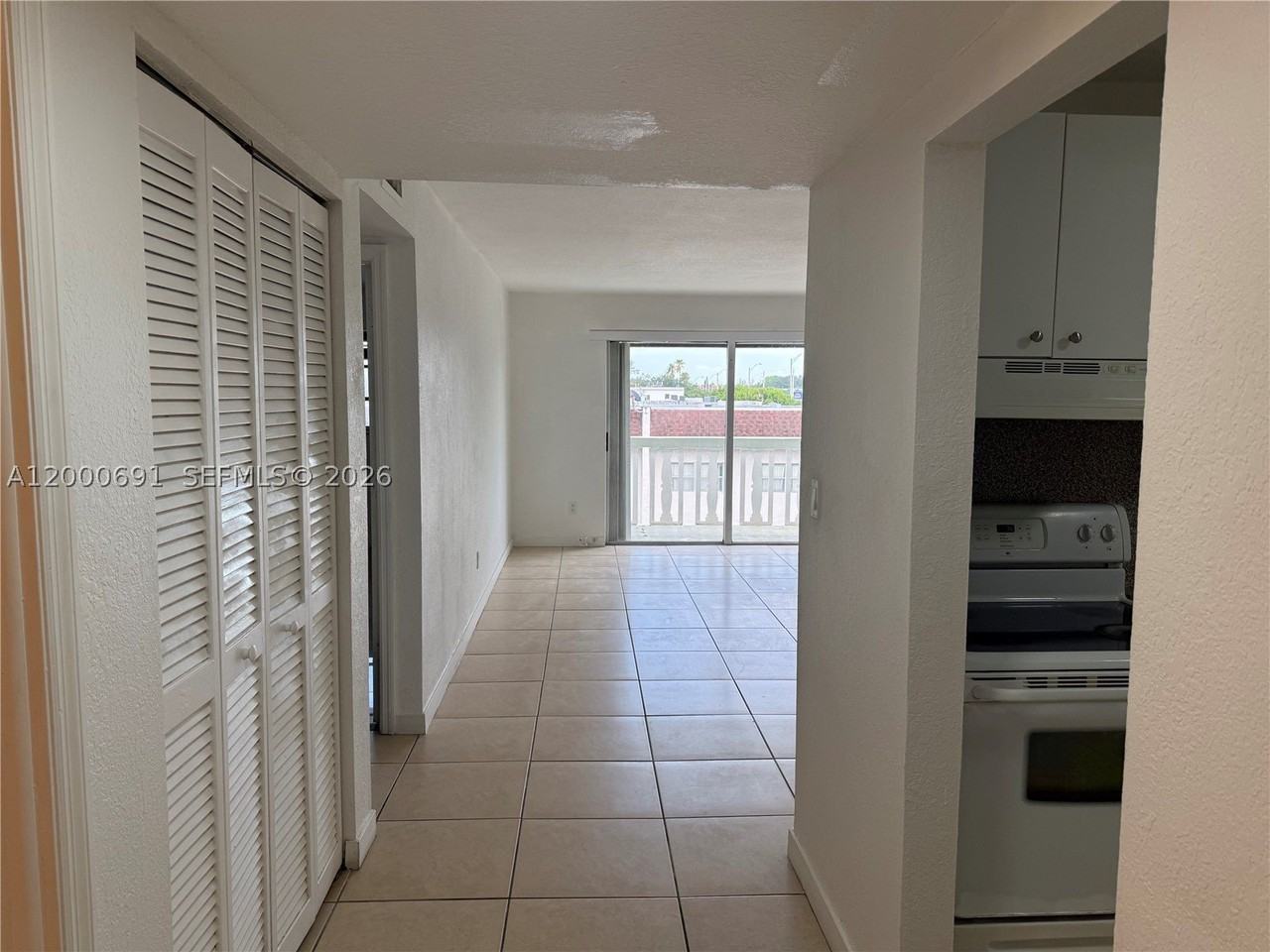 15201 Ne 6th Ave #C304 - Photo 6 of 17