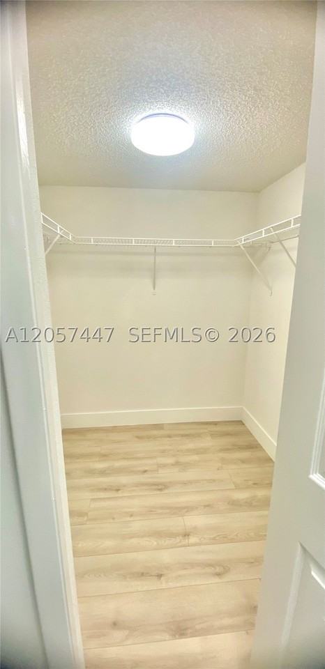 240 Lakeview Dr #303 - Photo 5 of 11