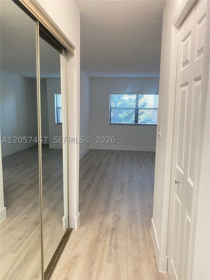 240 Lakeview Dr #303 - Photo 6 of 11