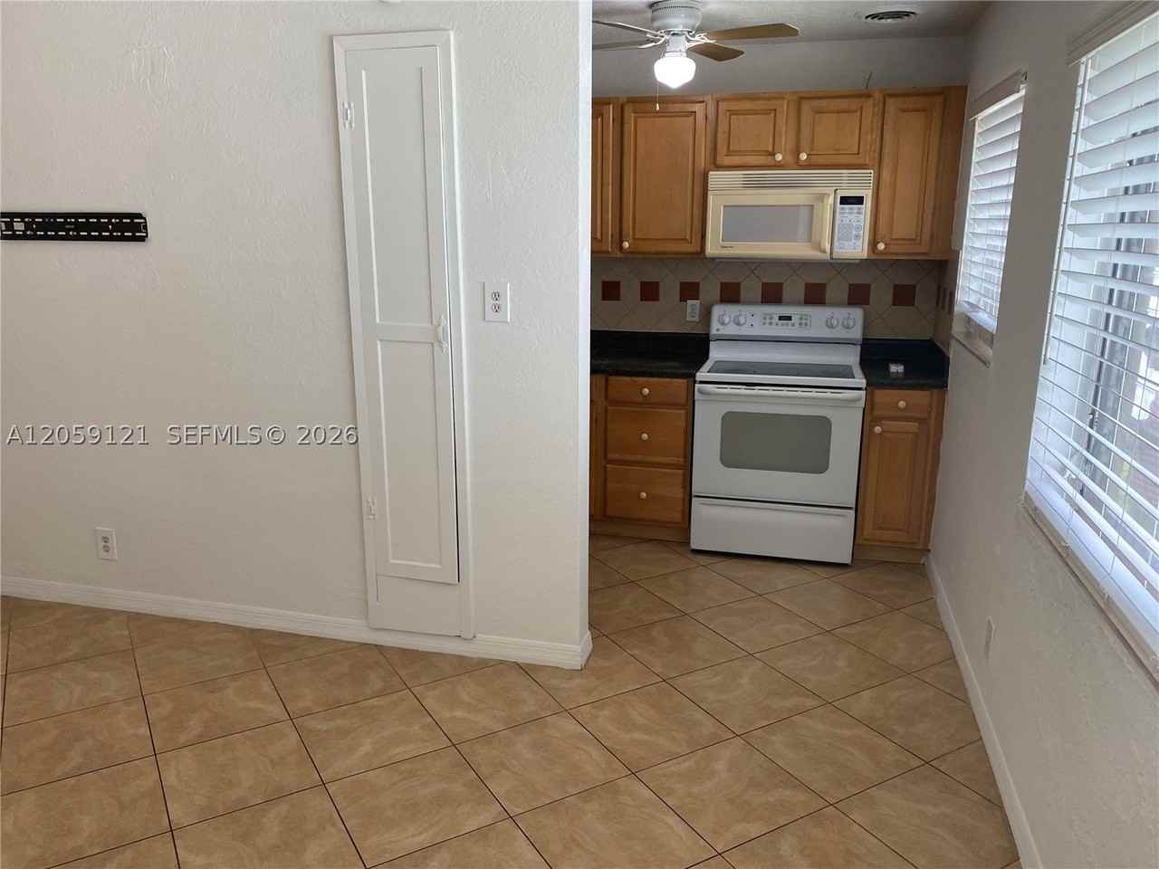5616 Arthur St - Photo 5 of 18
