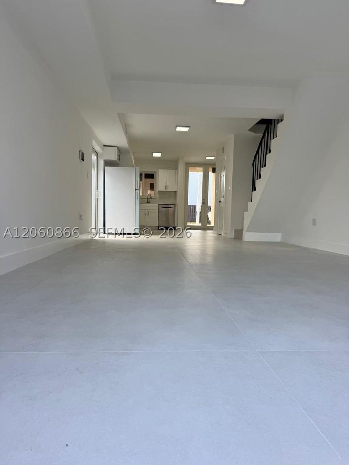 1115 W 38th Ter #50 - Photo 3 of 17