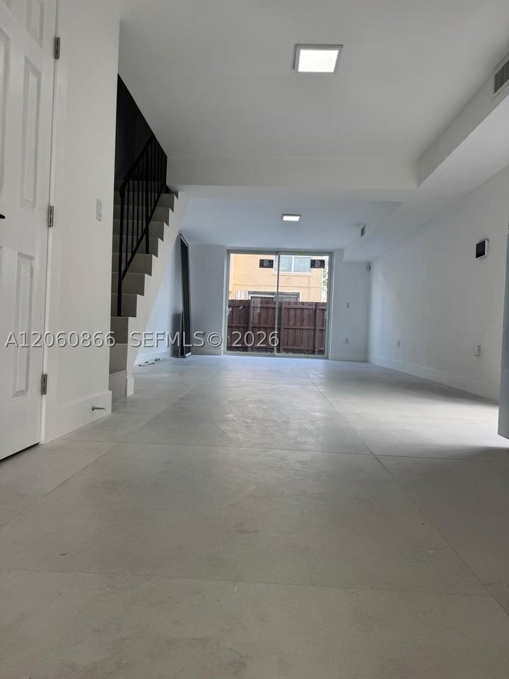 1115 W 38th Ter #50 - Photo 4 of 17