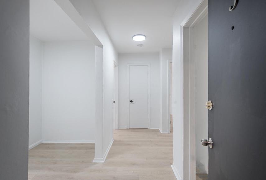 8965 13e Avenue - Photo 3 of 10