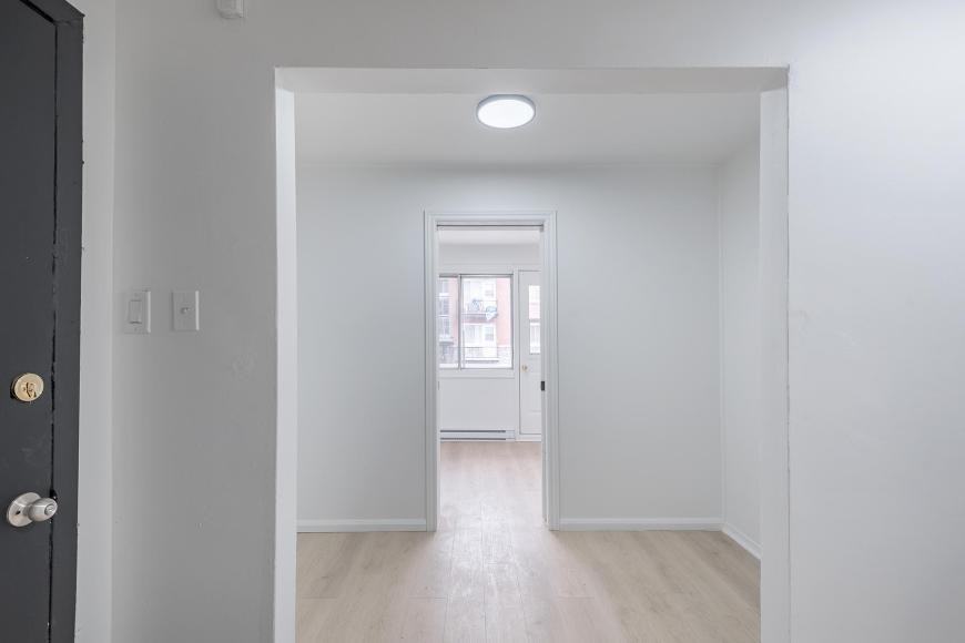 8965 13e Avenue - Photo 7 of 10