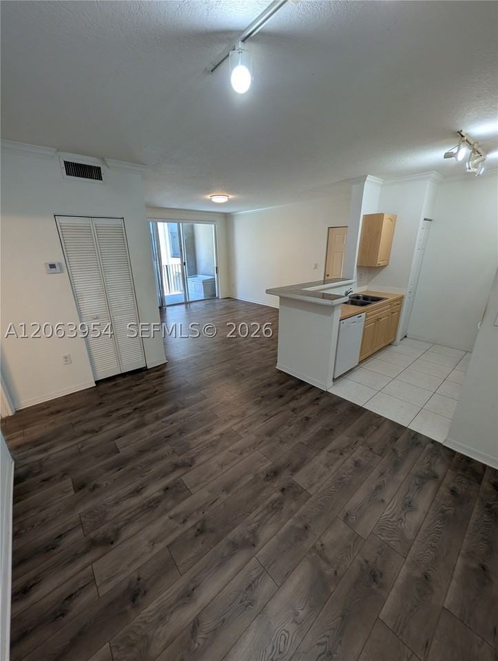 6831 Sw 44th St #203 - Photo 4 of 24