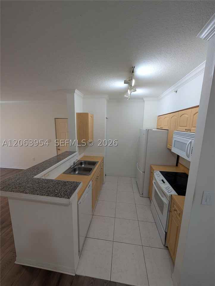 6831 Sw 44th St #203 - Photo 6 of 24