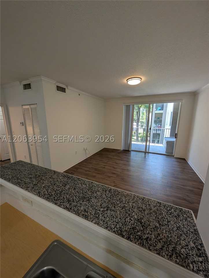 6831 Sw 44th St #203 - Photo 7 of 24