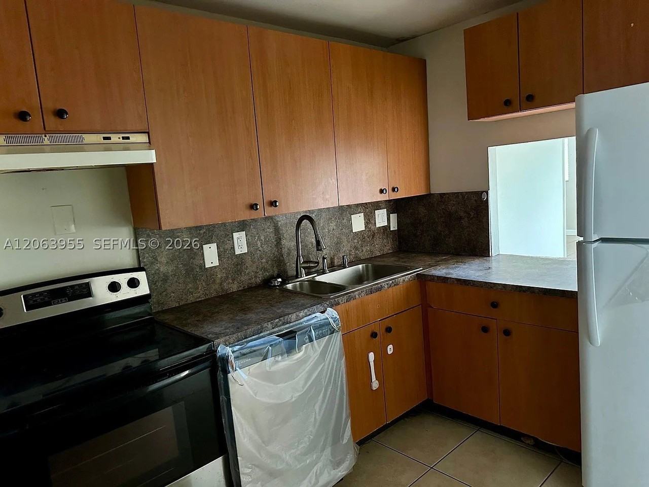 961 Nw 45th St #6 - Photo 4 of 11