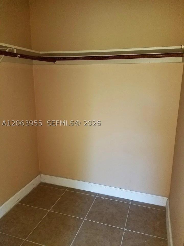961 Nw 45th St #6 - Photo 6 of 11