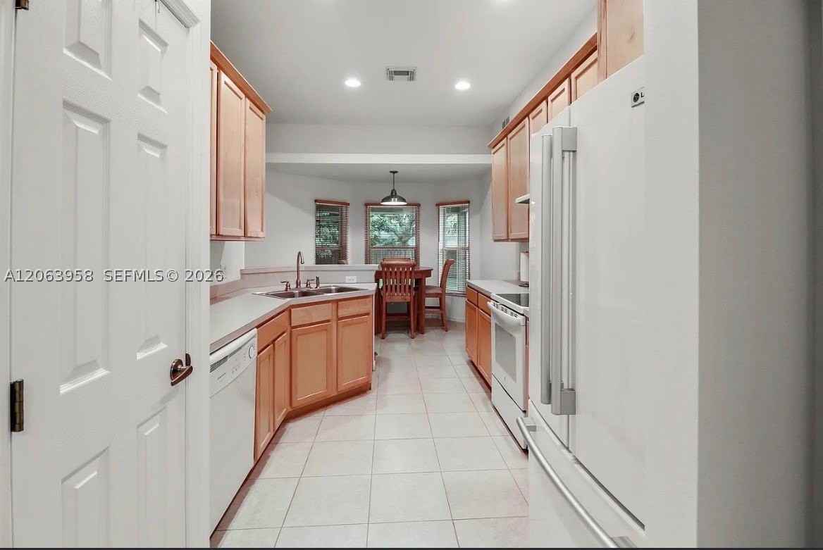 679 Sw Post Ter #1 - Photo 2 of 10