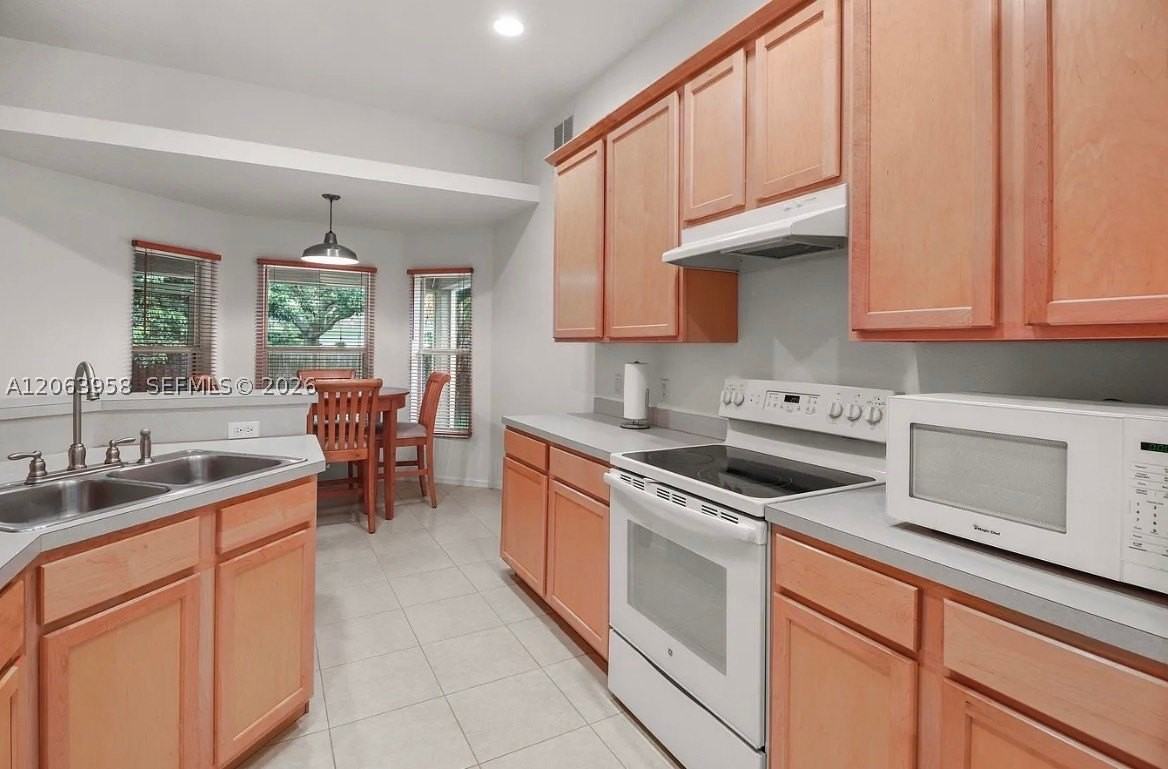 679 Sw Post Ter #1 - Photo 3 of 10