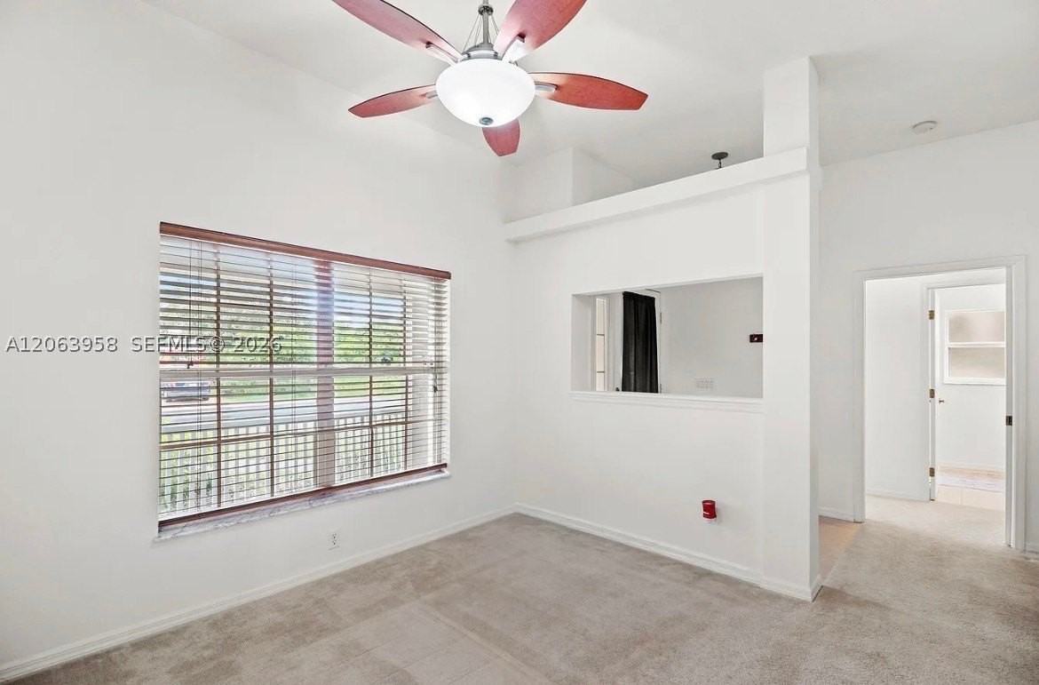 679 Sw Post Ter #1 - Photo 4 of 10
