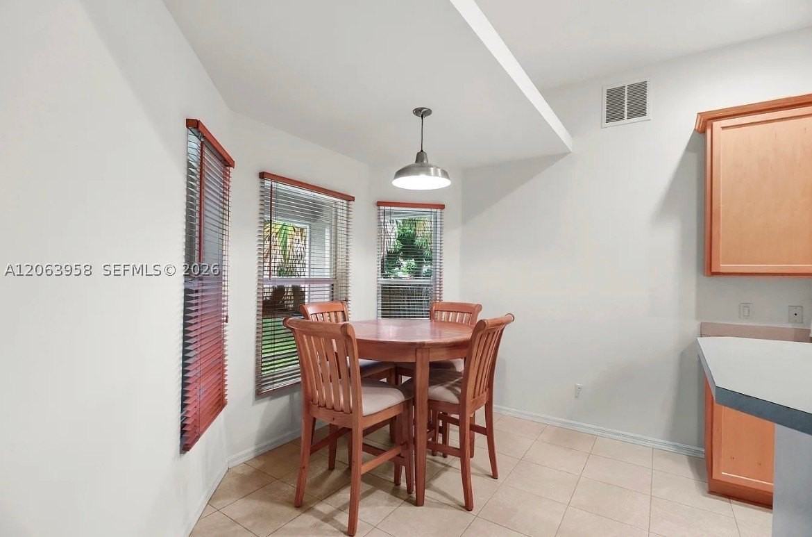 679 Sw Post Ter #1 - Photo 5 of 10