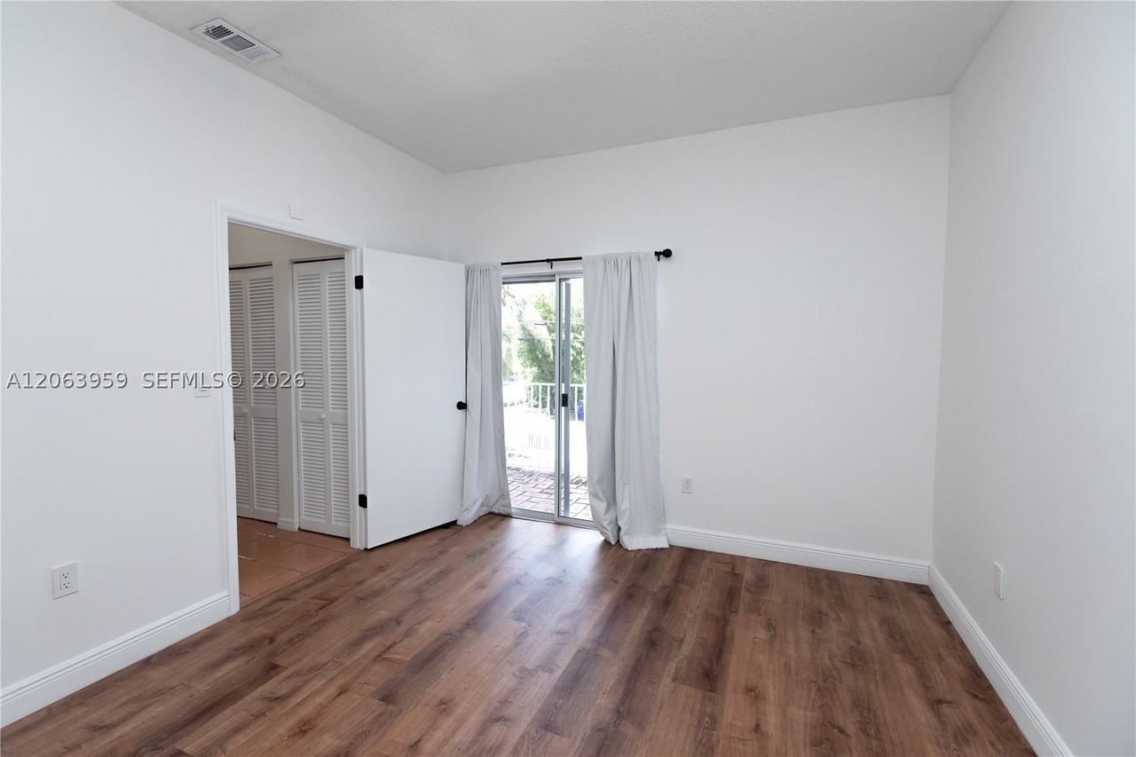 3007 Bird Ave #11 - Photo 4 of 12