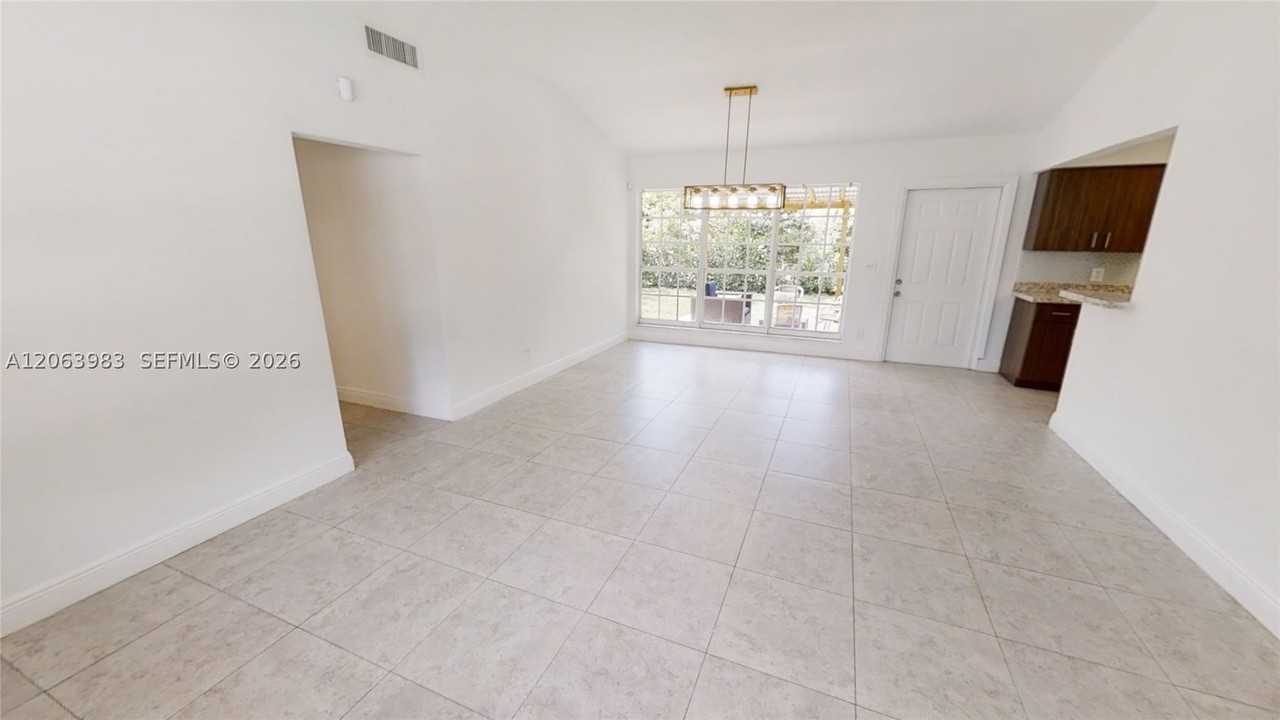 490 Nw 90th St - Photo 3 of 22