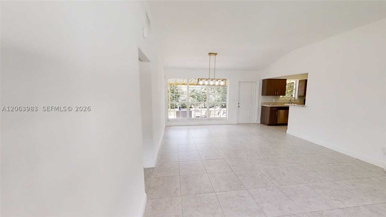 490 Nw 90th St - Photo 4 of 22