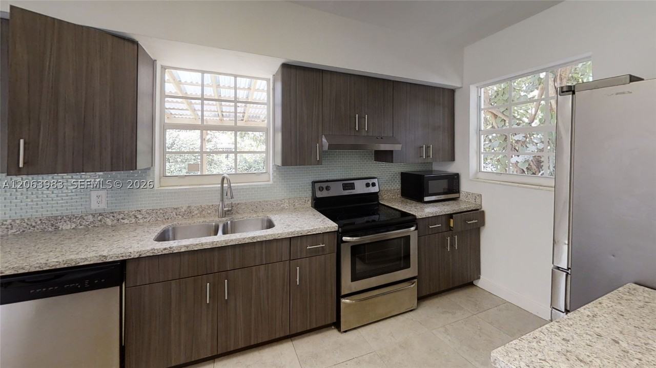 490 Nw 90th St - Photo 6 of 22