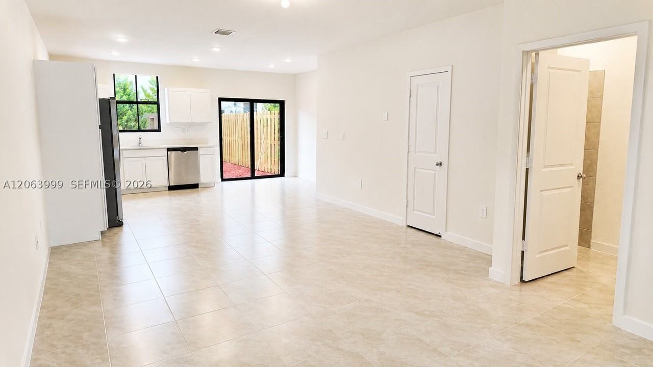 1381 Ne 4th Ave #1381 - Photo 4 of 21