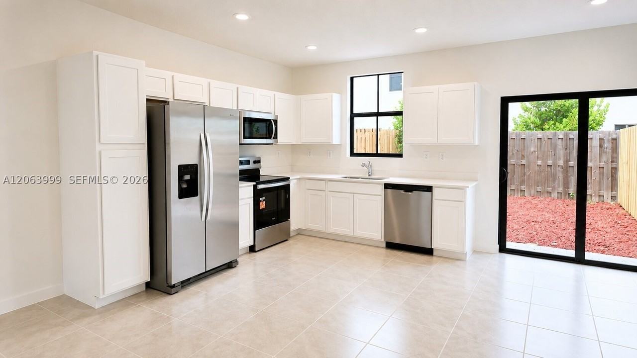 1381 Ne 4th Ave #1381 - Photo 5 of 21