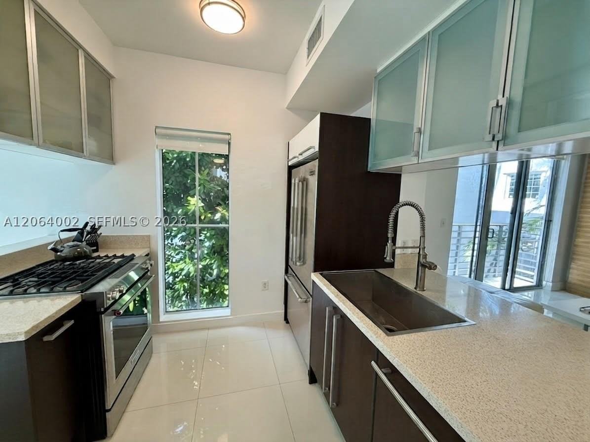 928 Pennsylvania Ave #1 - Photo 5 of 19