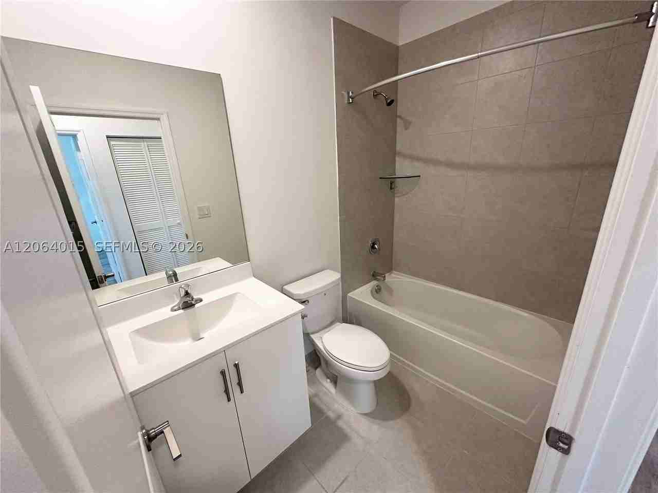 967 Ne 211th St - Photo 7 of 22
