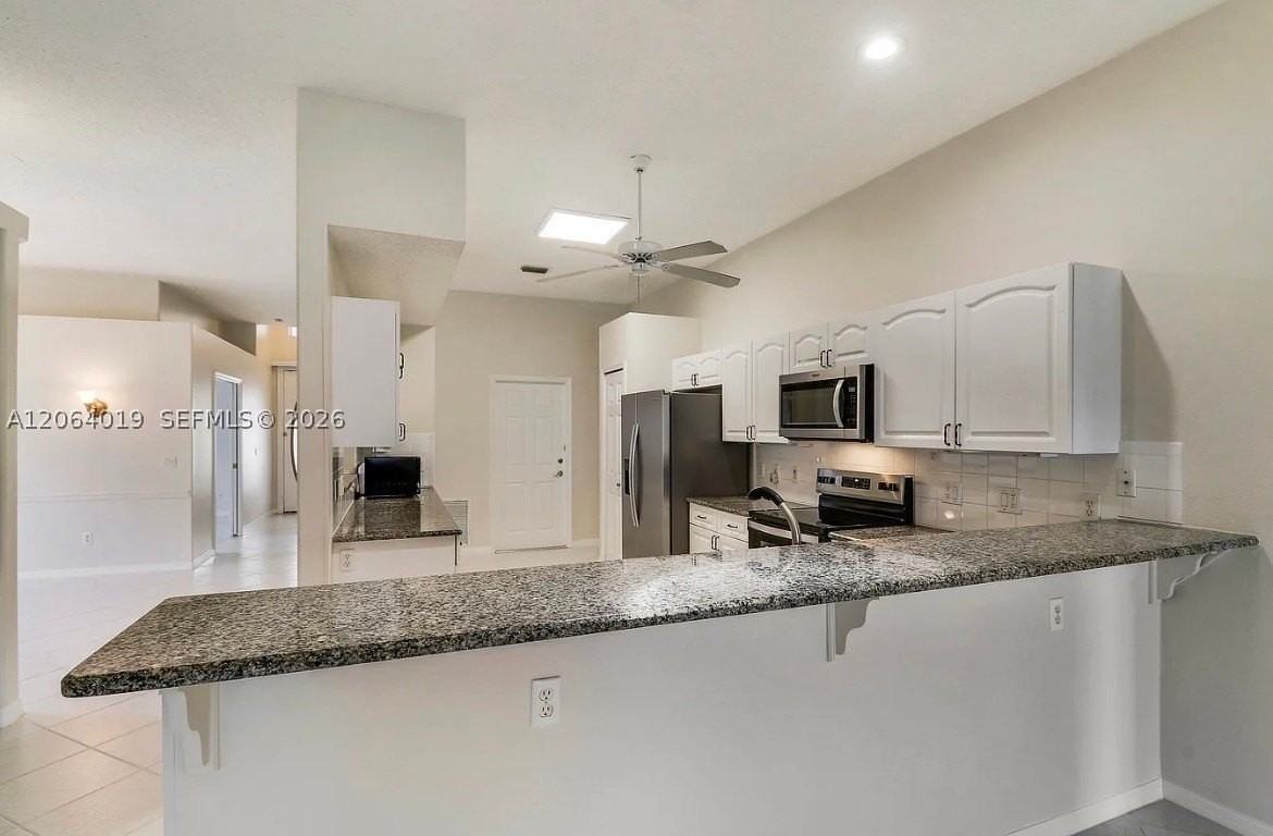 637 Nw Venetto Ct #0 - Photo 4 of 10