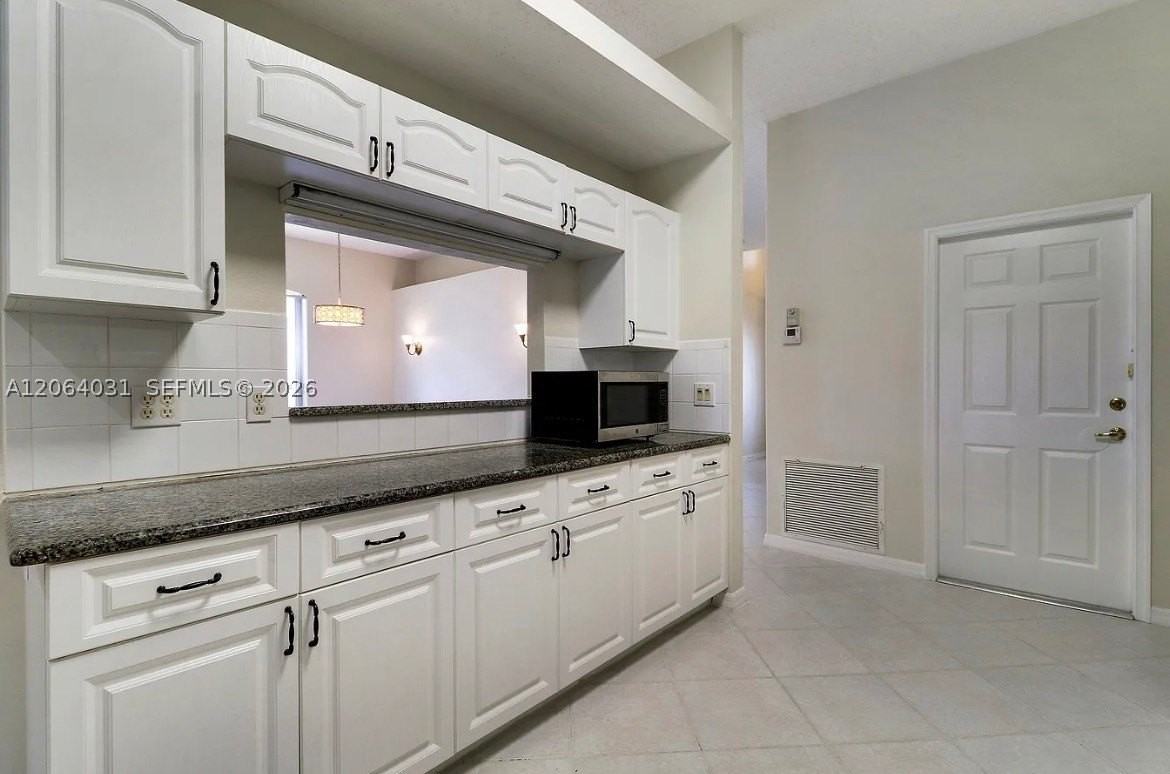 2752 Barclay Ln #0 - Photo 2 of 9