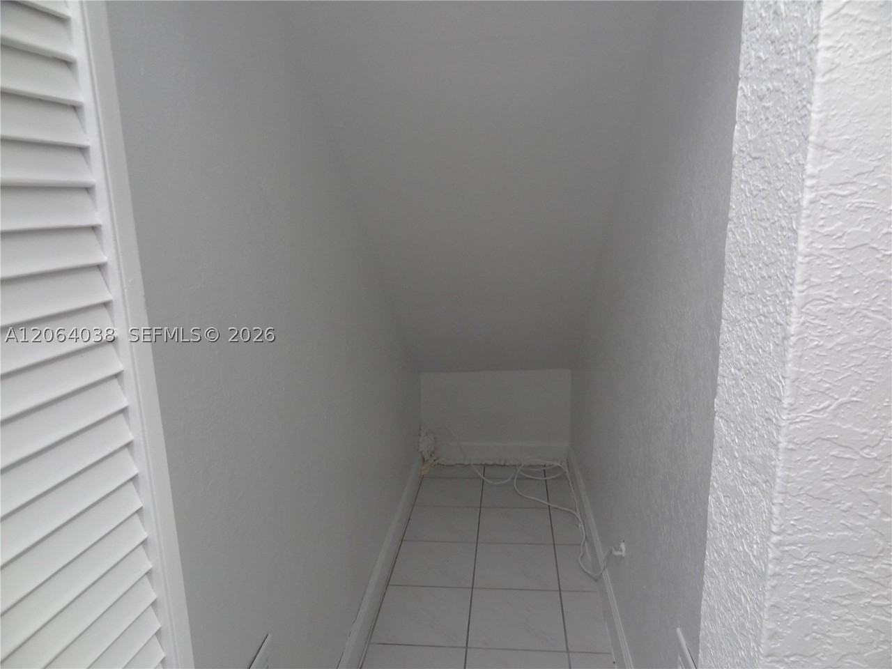 9661 Sw 148th Pl - Photo 4 of 8
