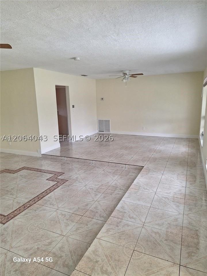 711 Sw 64th Pkwy #711 - Photo 2 of 10