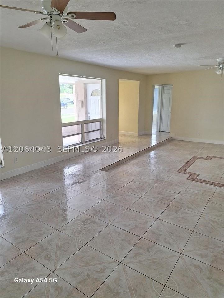 711 Sw 64th Pkwy #711 - Photo 3 of 10