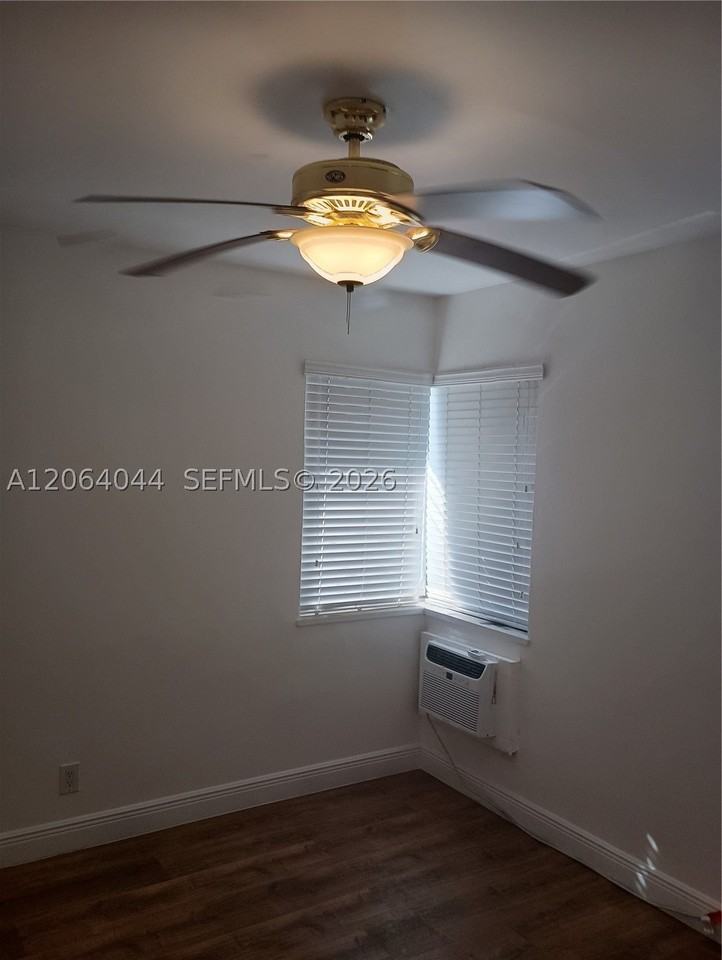545 74th St #8 - Photo 2 of 7