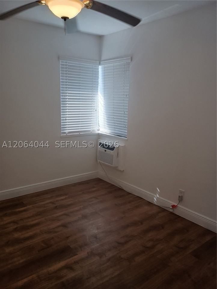 545 74th St #8 - Photo 3 of 7