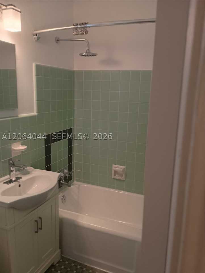 545 74th St #8 - Photo 4 of 7