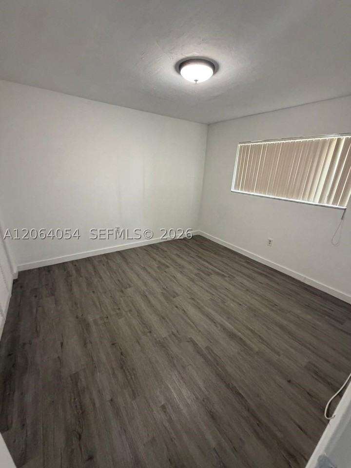 1501 W 42nd St #102 - Photo 2 of 12