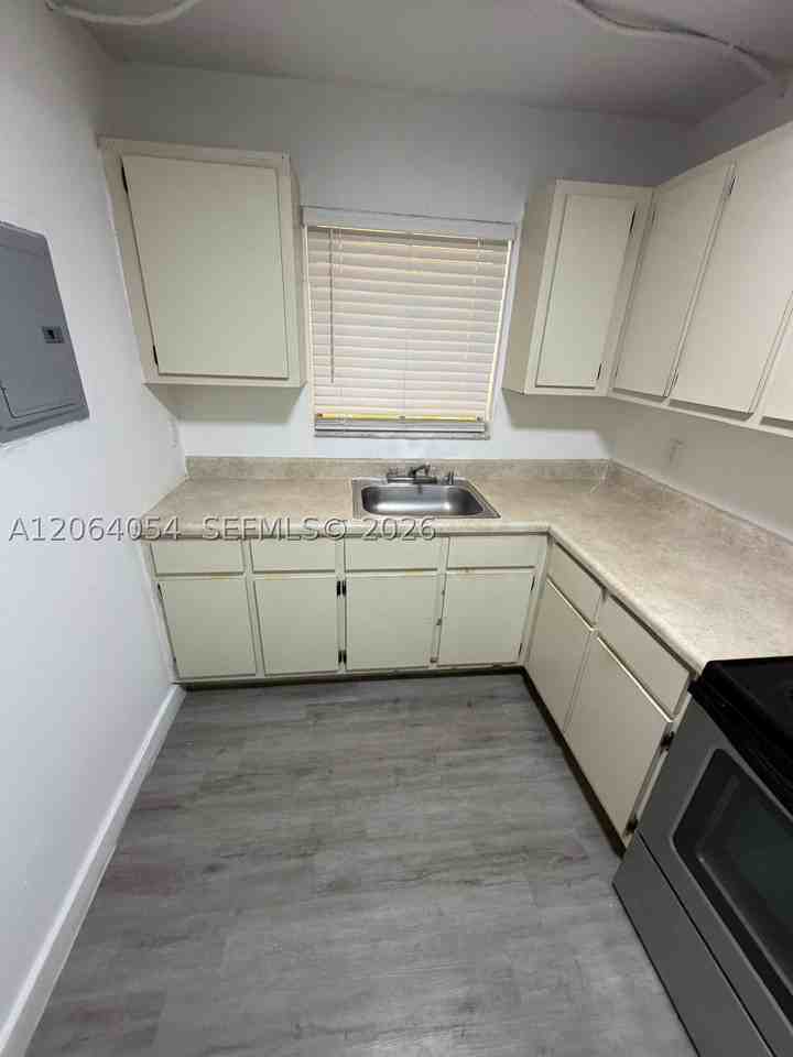 1501 W 42nd St #102 - Photo 7 of 12