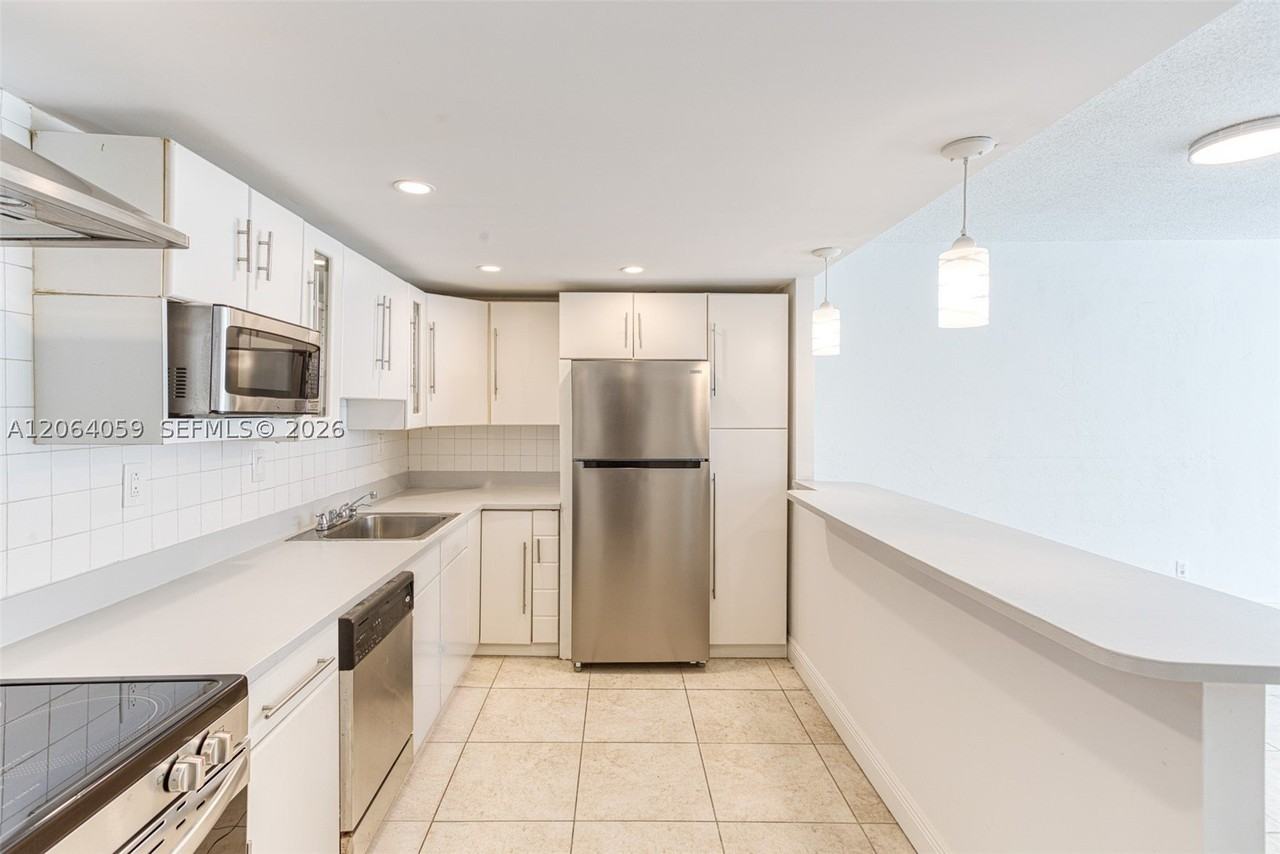19380 Collins Ave #406 - Photo 6 of 21