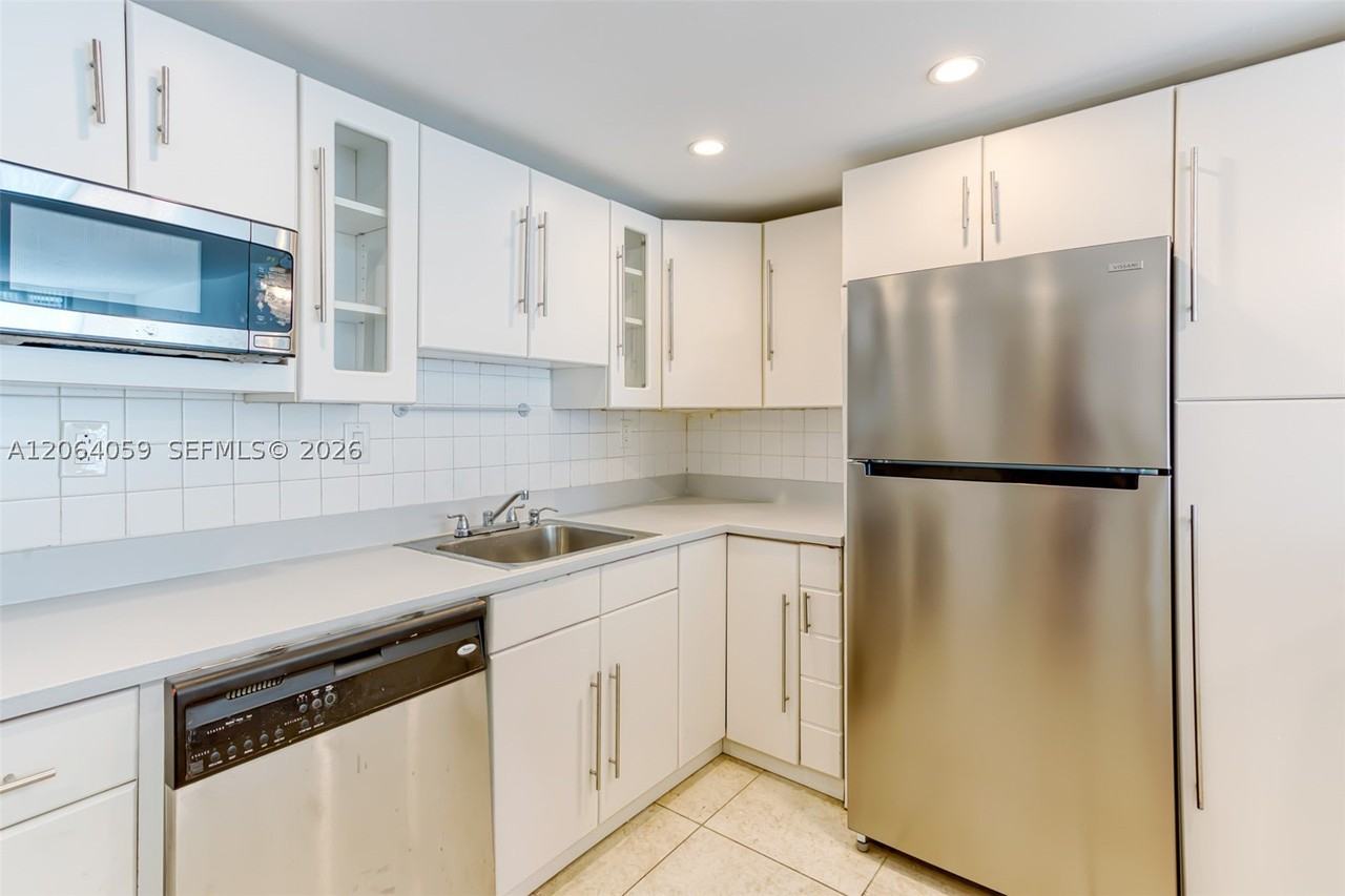 19380 Collins Ave #406 - Photo 7 of 21