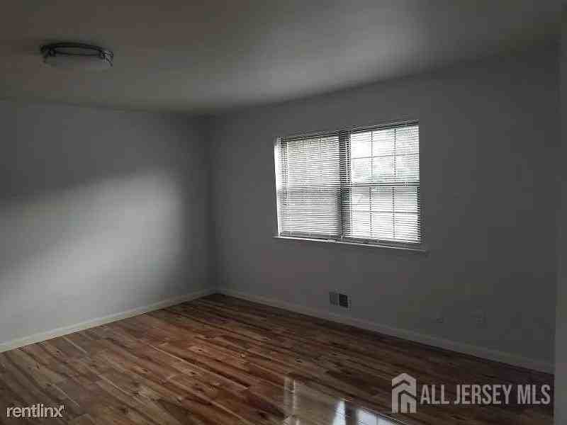 804 Maple Hill Dr - Photo 2 of 29