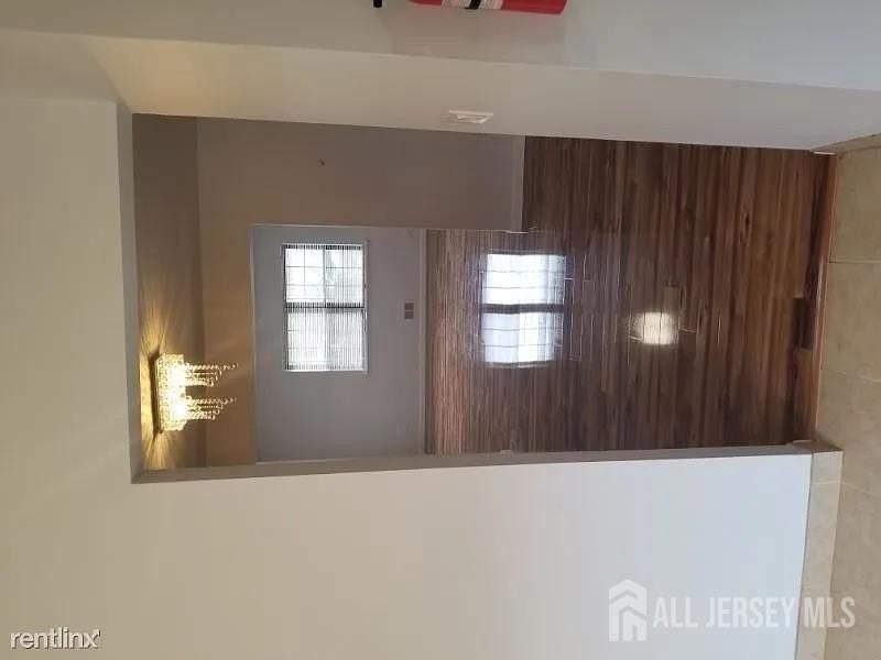 804 Maple Hill Dr - Photo 5 of 29