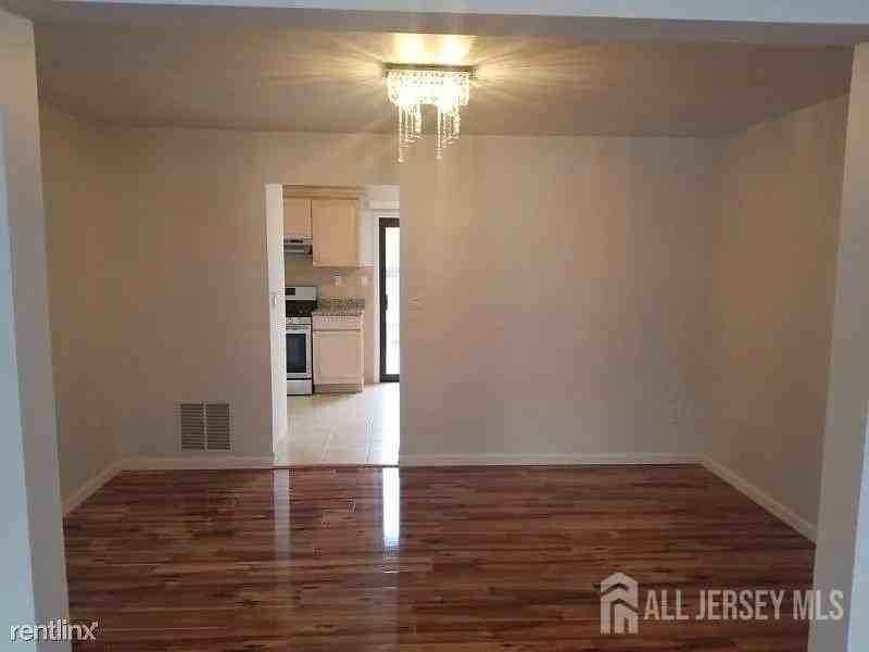 804 Maple Hill Dr - Photo 6 of 29