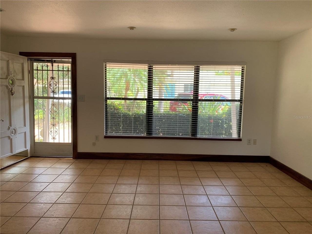 2436 Waldemere St - Photo 5 of 32