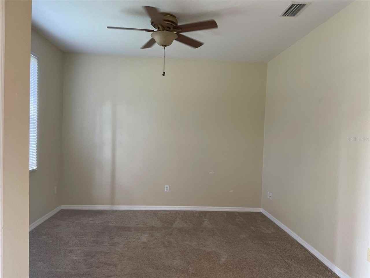 1818 Governor Ave - Photo 4 of 18